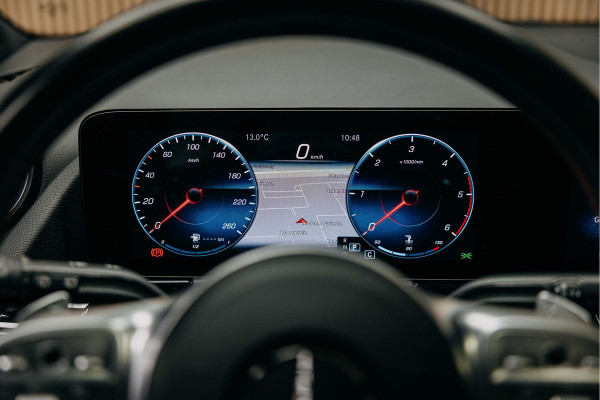 Mercedes-Benz GLA 180 d Business Solution AMG | AMG-Line | Pano | Stoelverwarming | Achteruitrijcamera |
