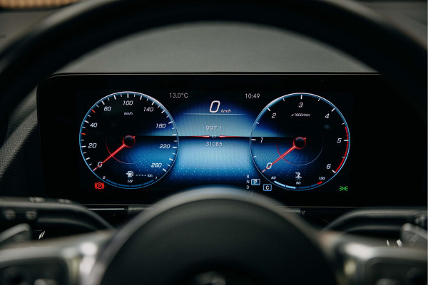 Mercedes-Benz GLA 180 d Business Solution AMG | AMG-Line | Pano | Stoelverwarming | Achteruitrijcamera |
