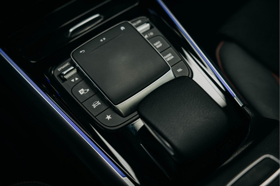 Mercedes-Benz GLA 180 d Business Solution AMG | AMG-Line | Pano | Stoelverwarming | Achteruitrijcamera |