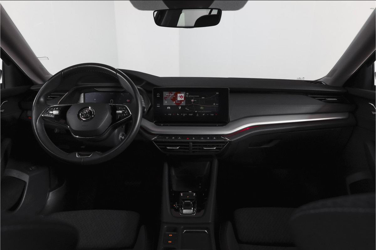 Škoda Octavia Combi 1.5 e-TSI 150 PK Business Edition Plus - Automaat | Dig.Cockpit | Adapt.Cruise | Stoel-+Stuurverw. | Camera | PDC | NAV+App.Connect | Auto. Airco | LM 17" | All Seasons |
