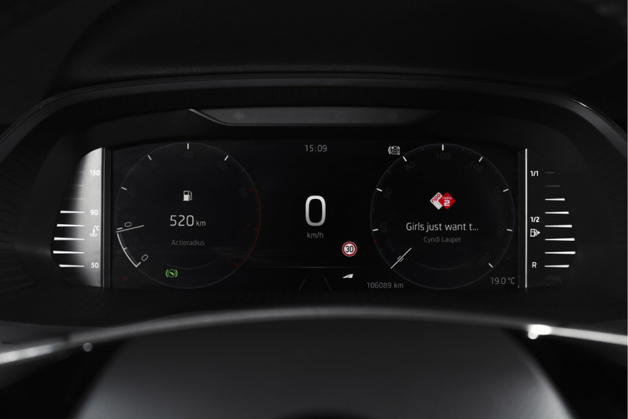 Škoda Octavia Combi 1.5 e-TSI 150 PK Business Edition Plus - Automaat | Dig.Cockpit | Adapt.Cruise | Stoel-+Stuurverw. | Camera | PDC | NAV+App.Connect | Auto. Airco | LM 17" | All Seasons |