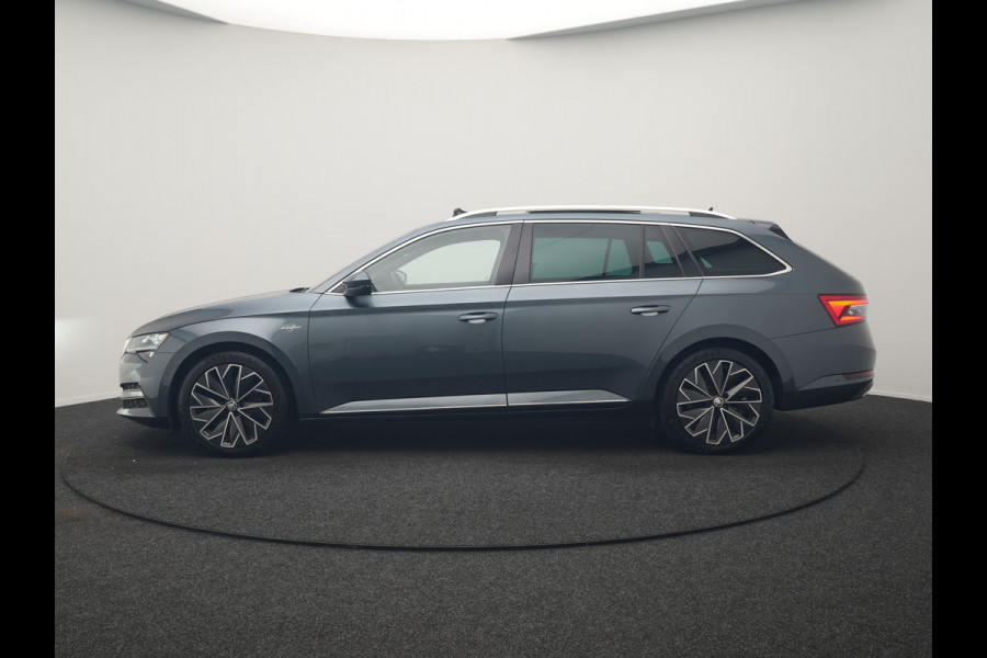 Škoda Superb Combi 1.4 TSI iV Laurin & Klement PHEV 218pk Dealer O.H. | Trekhaak Af Fabriek | Panodak | Adaptive Cruise | 360 Camera | Canton Audio | Lederen Comfortzetels Massage & Ventilatie & Memory | Sfeerverlichting | Keyless | Blis | Stuur Verwarmd | Plug In Hybrid |