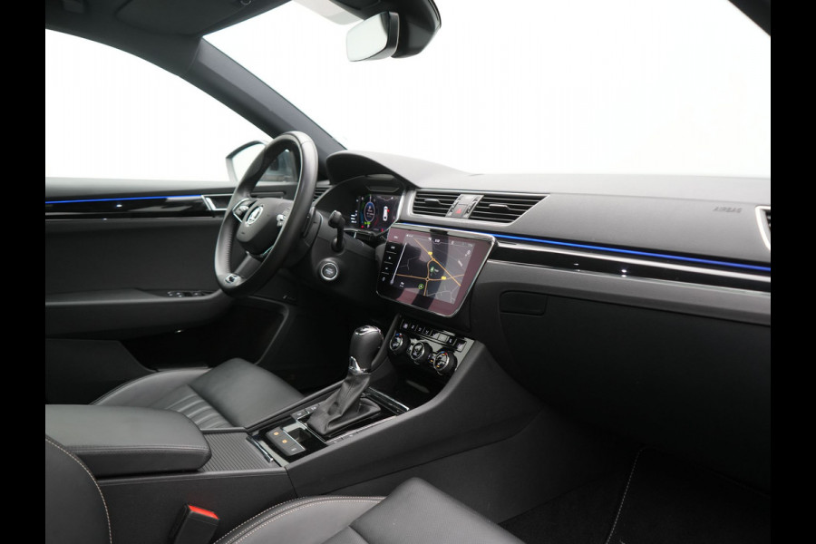 Škoda Superb Combi 1.4 TSI iV Laurin & Klement PHEV 218pk Dealer O.H. | Trekhaak Af Fabriek | Panodak | Adaptive Cruise | 360 Camera | Canton Audio | Lederen Comfortzetels Massage & Ventilatie & Memory | Sfeerverlichting | Keyless | Blis | Stuur Verwarmd | Plug In Hybrid |
