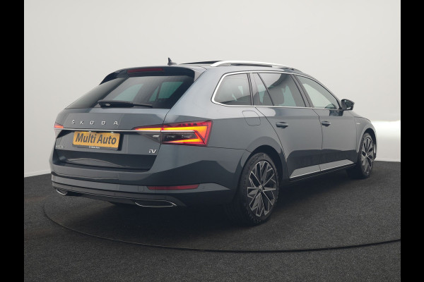 Škoda Superb Combi 1.4 TSI iV Laurin & Klement PHEV 218pk Dealer O.H. | Trekhaak Af Fabriek | Panodak | Adaptive Cruise | 360 Camera | Canton Audio | Lederen Comfortzetels Massage & Ventilatie & Memory | Sfeerverlichting | Keyless | Blis | Stuur Verwarmd | Plug In Hybrid |