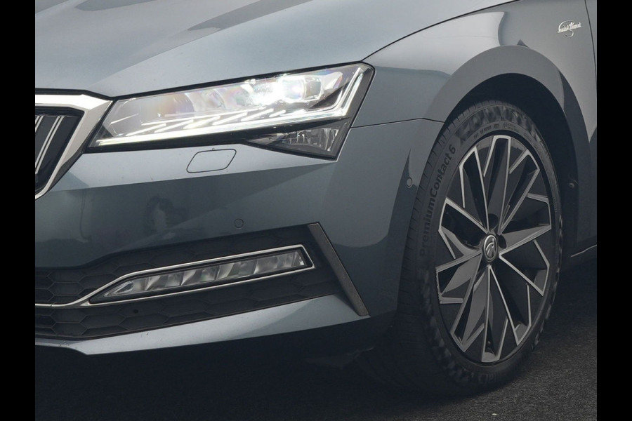 Škoda Superb Combi 1.4 TSI iV Laurin & Klement PHEV 218pk Dealer O.H. | Trekhaak Af Fabriek | Panodak | Adaptive Cruise | 360 Camera | Canton Audio | Lederen Comfortzetels Massage & Ventilatie & Memory | Sfeerverlichting | Keyless | Blis | Stuur Verwarmd | Plug In Hybrid |