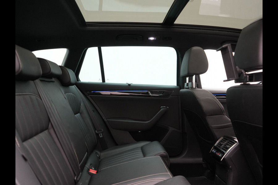 Škoda Superb Combi 1.4 TSI iV Laurin & Klement PHEV 218pk Dealer O.H. | Trekhaak Af Fabriek | Panodak | Adaptive Cruise | 360 Camera | Canton Audio | Lederen Comfortzetels Massage & Ventilatie & Memory | Sfeerverlichting | Keyless | Blis | Stuur Verwarmd | Plug In Hybrid |