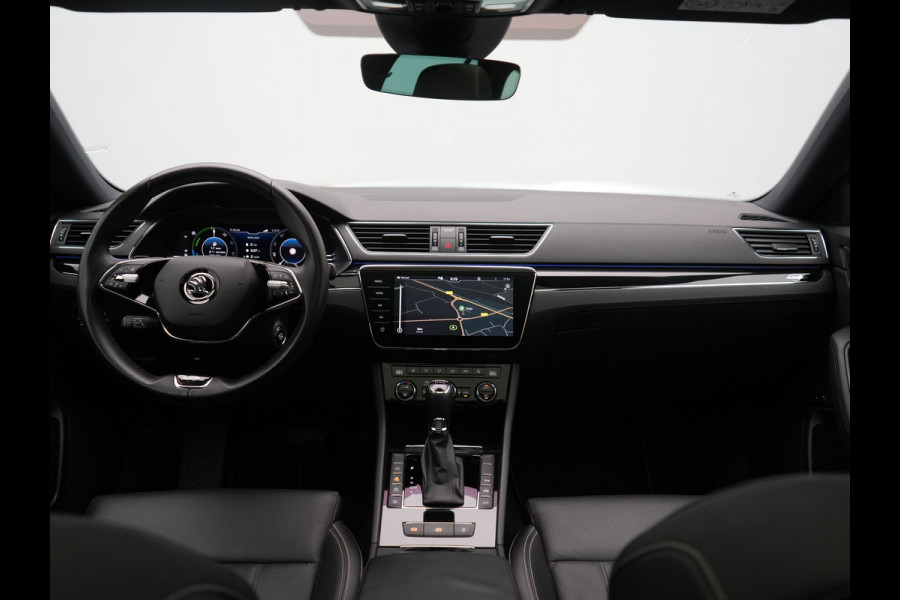 Škoda Superb Combi 1.4 TSI iV Laurin & Klement PHEV 218pk Dealer O.H. | Trekhaak Af Fabriek | Panodak | Adaptive Cruise | 360 Camera | Canton Audio | Lederen Comfortzetels Massage & Ventilatie & Memory | Sfeerverlichting | Keyless | Blis | Stuur Verwarmd | Plug In Hybrid |