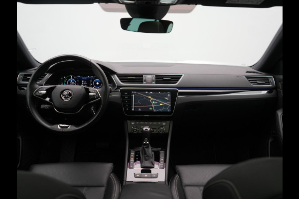 Škoda Superb Combi 1.4 TSI iV Laurin & Klement PHEV 218pk Dealer O.H. | Trekhaak Af Fabriek | Panodak | Adaptive Cruise | 360 Camera | Canton Audio | Lederen Comfortzetels Massage & Ventilatie & Memory | Sfeerverlichting | Keyless | Blis | Stuur Verwarmd | Plug In Hybrid |