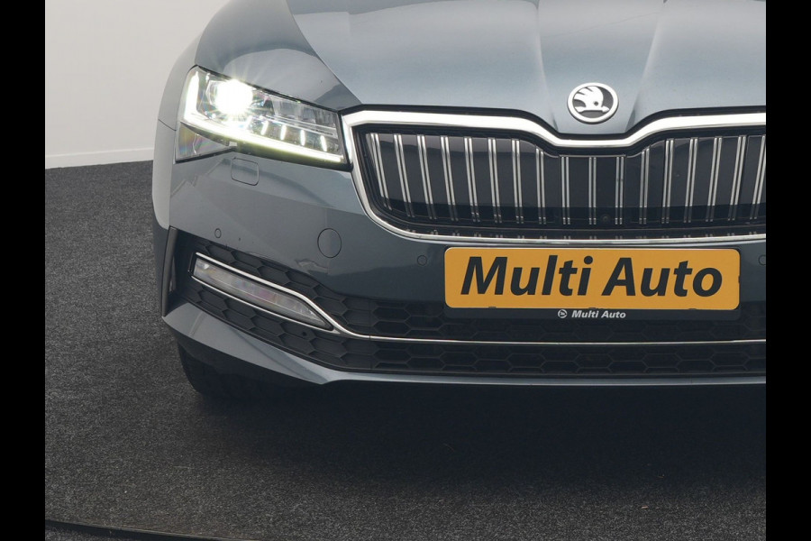 Škoda Superb Combi 1.4 TSI iV Laurin & Klement PHEV 218pk Dealer O.H. | Trekhaak Af Fabriek | Panodak | Adaptive Cruise | 360 Camera | Canton Audio | Lederen Comfortzetels Massage & Ventilatie & Memory | Sfeerverlichting | Keyless | Blis | Stuur Verwarmd | Plug In Hybrid |
