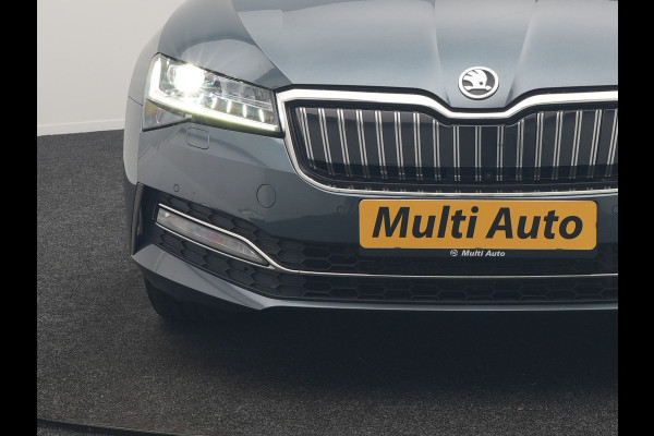 Škoda Superb Combi 1.4 TSI iV Laurin & Klement PHEV 218pk Dealer O.H. | Trekhaak Af Fabriek | Panodak | Adaptive Cruise | 360 Camera | Canton Audio | Lederen Comfortzetels Massage & Ventilatie & Memory | Sfeerverlichting | Keyless | Blis | Stuur Verwarmd | Plug In Hybrid |