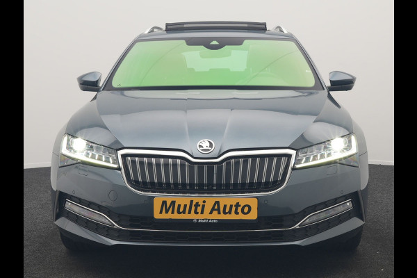 Škoda Superb Combi 1.4 TSI iV Laurin & Klement PHEV 218pk Dealer O.H. | Trekhaak Af Fabriek | Panodak | Adaptive Cruise | 360 Camera | Canton Audio | Lederen Comfortzetels Massage & Ventilatie & Memory | Sfeerverlichting | Keyless | Blis | Stuur Verwarmd | Plug In Hybrid |