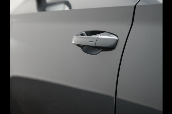 Škoda Superb Combi 1.4 TSI iV Laurin & Klement PHEV 218pk Dealer O.H. | Trekhaak Af Fabriek | Panodak | Adaptive Cruise | 360 Camera | Canton Audio | Lederen Comfortzetels Massage & Ventilatie & Memory | Sfeerverlichting | Keyless | Blis | Stuur Verwarmd | Plug In Hybrid |