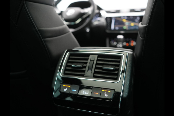 Škoda Superb Combi 1.4 TSI iV Laurin & Klement PHEV 218pk Dealer O.H. | Trekhaak Af Fabriek | Panodak | Adaptive Cruise | 360 Camera | Canton Audio | Lederen Comfortzetels Massage & Ventilatie & Memory | Sfeerverlichting | Keyless | Blis | Stuur Verwarmd | Plug In Hybrid |