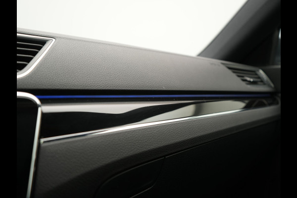 Škoda Superb Combi 1.4 TSI iV Laurin & Klement PHEV 218pk Dealer O.H. | Trekhaak Af Fabriek | Panodak | Adaptive Cruise | 360 Camera | Canton Audio | Lederen Comfortzetels Massage & Ventilatie & Memory | Sfeerverlichting | Keyless | Blis | Stuur Verwarmd | Plug In Hybrid |