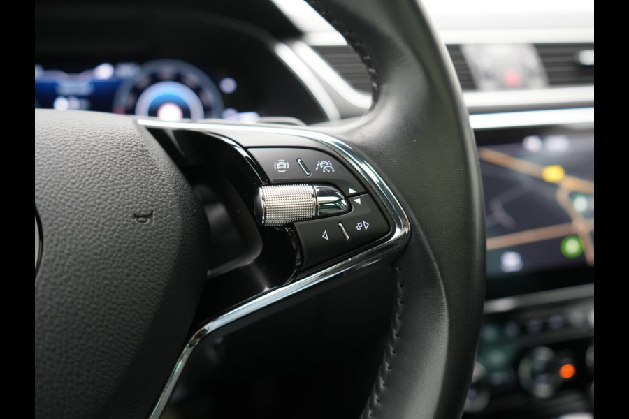 Škoda Superb Combi 1.4 TSI iV Laurin & Klement PHEV 218pk Dealer O.H. | Trekhaak Af Fabriek | Panodak | Adaptive Cruise | 360 Camera | Canton Audio | Lederen Comfortzetels Massage & Ventilatie & Memory | Sfeerverlichting | Keyless | Blis | Stuur Verwarmd | Plug In Hybrid |