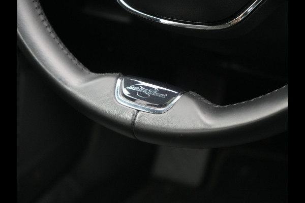 Škoda Superb Combi 1.4 TSI iV Laurin & Klement PHEV 218pk Dealer O.H. | Trekhaak Af Fabriek | Panodak | Adaptive Cruise | 360 Camera | Canton Audio | Lederen Comfortzetels Massage & Ventilatie & Memory | Sfeerverlichting | Keyless | Blis | Stuur Verwarmd | Plug In Hybrid |