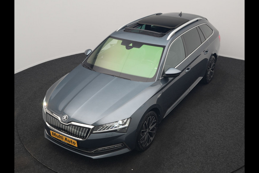 Škoda Superb Combi 1.4 TSI iV Laurin & Klement PHEV 218pk Dealer O.H. | Trekhaak Af Fabriek | Panodak | Adaptive Cruise | 360 Camera | Canton Audio | Lederen Comfortzetels Massage & Ventilatie & Memory | Sfeerverlichting | Keyless | Blis | Stuur Verwarmd | Plug In Hybrid |