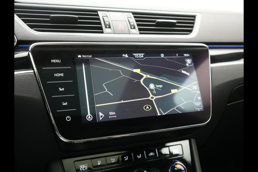 Škoda Superb Combi 1.4 TSI iV Laurin & Klement PHEV 218pk Dealer O.H. | Trekhaak Af Fabriek | Panodak | Adaptive Cruise | 360 Camera | Canton Audio | Lederen Comfortzetels Massage & Ventilatie & Memory | Sfeerverlichting | Keyless | Blis | Stuur Verwarmd | Plug In Hybrid |