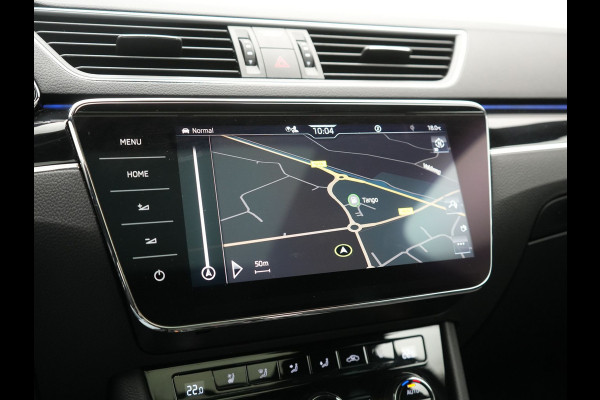 Škoda Superb Combi 1.4 TSI iV Laurin & Klement PHEV 218pk Dealer O.H. | Trekhaak Af Fabriek | Panodak | Adaptive Cruise | 360 Camera | Canton Audio | Lederen Comfortzetels Massage & Ventilatie & Memory | Sfeerverlichting | Keyless | Blis | Stuur Verwarmd | Plug In Hybrid |