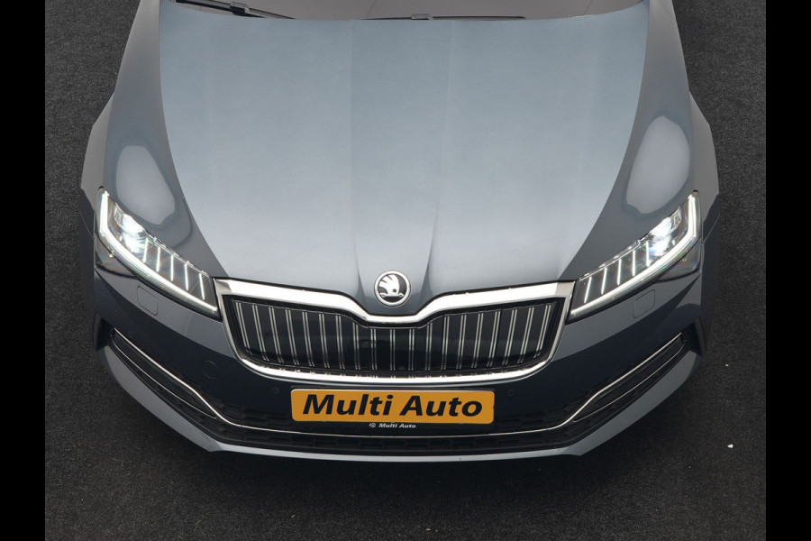 Škoda Superb Combi 1.4 TSI iV Laurin & Klement PHEV 218pk Dealer O.H. | Trekhaak Af Fabriek | Panodak | Adaptive Cruise | 360 Camera | Canton Audio | Lederen Comfortzetels Massage & Ventilatie & Memory | Sfeerverlichting | Keyless | Blis | Stuur Verwarmd | Plug In Hybrid |