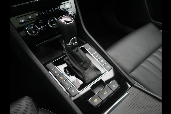 Škoda Superb Combi 1.4 TSI iV Laurin & Klement PHEV 218pk Dealer O.H. | Trekhaak Af Fabriek | Panodak | Adaptive Cruise | 360 Camera | Canton Audio | Lederen Comfortzetels Massage & Ventilatie & Memory | Sfeerverlichting | Keyless | Blis | Stuur Verwarmd | Plug In Hybrid |