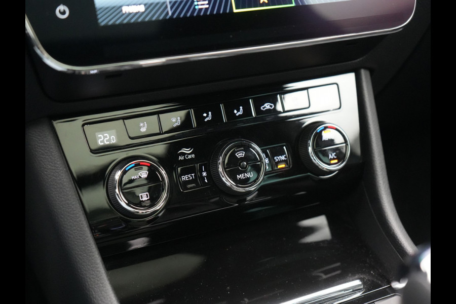 Škoda Superb Combi 1.4 TSI iV Laurin & Klement PHEV 218pk Dealer O.H. | Trekhaak Af Fabriek | Panodak | Adaptive Cruise | 360 Camera | Canton Audio | Lederen Comfortzetels Massage & Ventilatie & Memory | Sfeerverlichting | Keyless | Blis | Stuur Verwarmd | Plug In Hybrid |