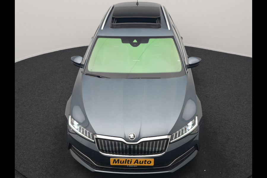Škoda Superb Combi 1.4 TSI iV Laurin & Klement PHEV 218pk Dealer O.H. | Trekhaak Af Fabriek | Panodak | Adaptive Cruise | 360 Camera | Canton Audio | Lederen Comfortzetels Massage & Ventilatie & Memory | Sfeerverlichting | Keyless | Blis | Stuur Verwarmd | Plug In Hybrid |