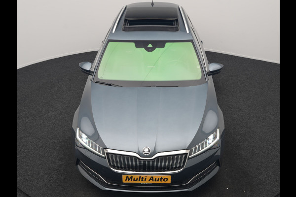 Škoda Superb Combi 1.4 TSI iV Laurin & Klement PHEV 218pk Dealer O.H. | Trekhaak Af Fabriek | Panodak | Adaptive Cruise | 360 Camera | Canton Audio | Lederen Comfortzetels Massage & Ventilatie & Memory | Sfeerverlichting | Keyless | Blis | Stuur Verwarmd | Plug In Hybrid |