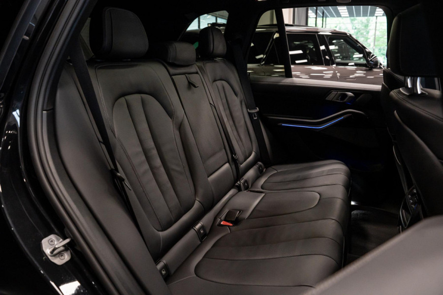 BMW X5 xDrive40d High Executive *M-Sport / Panorama / Harman-Kardon / HUD / Memory / Surround-view*