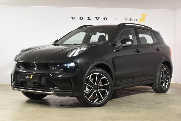 Lynk & Co 01 276PK Automaat Core / Adaptieve cruise control / Stoel - en stuurwielverarming / Parkeersensoren met camera / Apple carplay / Trekhaak / Metallic lak / 19" lichtmetalen velgen