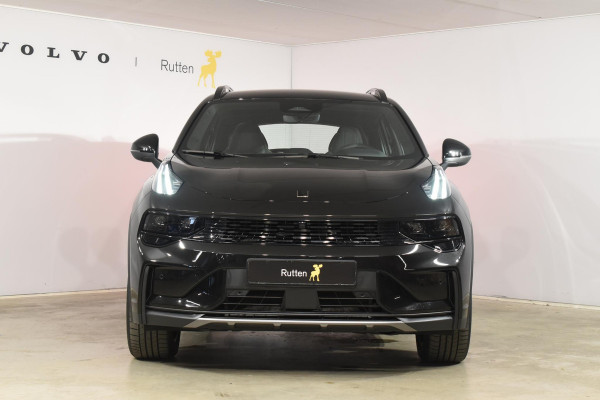Lynk & Co 01 276PK Automaat Core / Adaptieve cruise control / Stoel - en stuurwielverarming / Parkeersensoren met camera / Apple carplay / Trekhaak / Metallic lak / 19" lichtmetalen velgen