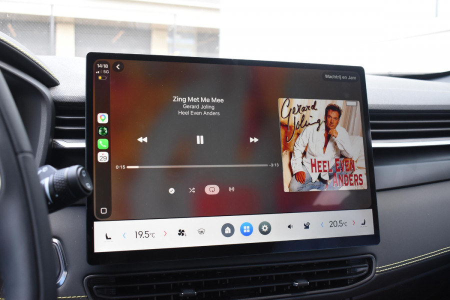 Lynk & Co 01 276PK Automaat Core / Adaptieve cruise control / Stoel - en stuurwielverarming / Parkeersensoren met camera / Apple carplay / Trekhaak / Metallic lak / 19" lichtmetalen velgen