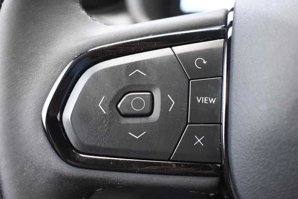 Lynk & Co 01 276PK Automaat Core / Adaptieve cruise control / Stoel - en stuurwielverarming / Parkeersensoren met camera / Apple carplay / Trekhaak / Metallic lak / 19" lichtmetalen velgen