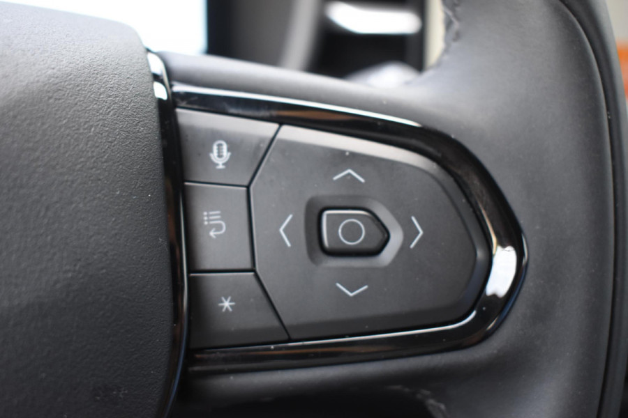 Lynk & Co 01 276PK Automaat Core / Adaptieve cruise control / Stoel - en stuurwielverarming / Parkeersensoren met camera / Apple carplay / Trekhaak / Metallic lak / 19" lichtmetalen velgen