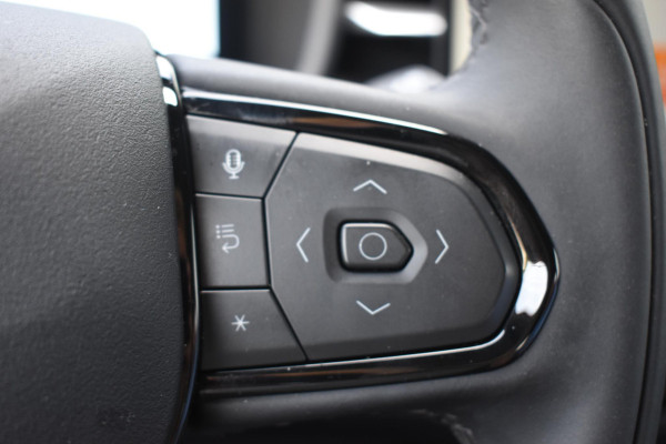 Lynk & Co 01 276PK Automaat Core / Adaptieve cruise control / Stoel - en stuurwielverarming / Parkeersensoren met camera / Apple carplay / Trekhaak / Metallic lak / 19" lichtmetalen velgen