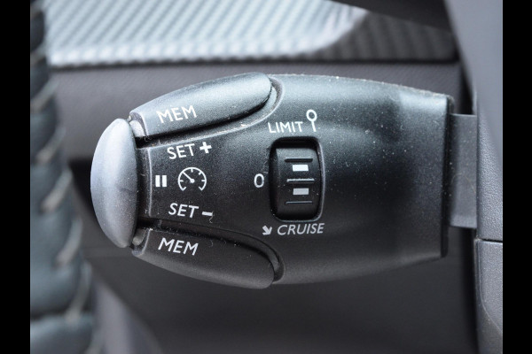 Peugeot 208 1.2 PureTech 100 Allure | NAVI | CLIMATE CONTROL | PARKEERSENSOREN MET CAMERA | CRUISE CONTROL | 36.259 KM