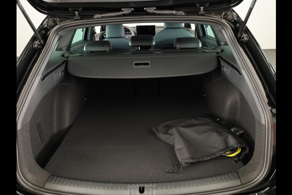 Seat Leon Sportstourer 1.5 TSI e-Hybrid FR Business |  Safe & Driving Pack | Velgen 'Performance Aero', 18 inch lichtmetaal | Midnight Black Metallic