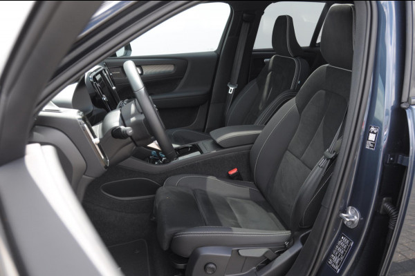 Volvo EX40 Single Motor Extended Range Plus Black Ed. 82 kWh / DEMO LEX / Panoramadak / Apple Carplay / Android Auto / Harman kardon audio / Adaptive cruise control / Pilot assist / Lichtmetalen velgen /