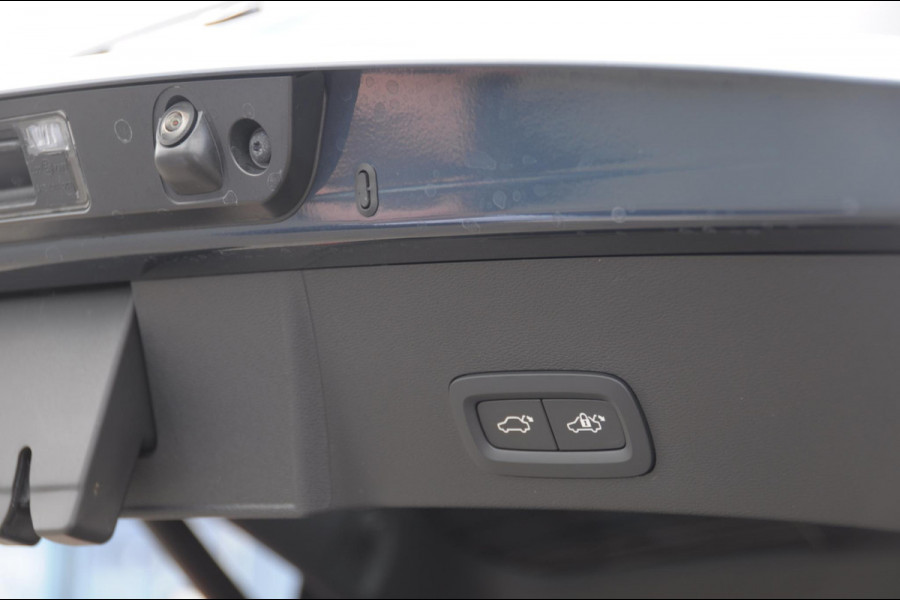 Volvo EX40 Single Motor Extended Range Plus Black Ed. 82 kWh / DEMO LEX / Panoramadak / Apple Carplay / Android Auto / Harman kardon audio / Adaptive cruise control / Pilot assist / Lichtmetalen velgen /