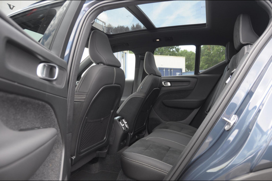 Volvo EX40 Single Motor Extended Range Plus Black Ed. 82 kWh / DEMO LEX / Panoramadak / Apple Carplay / Android Auto / Harman kardon audio / Adaptive cruise control / Pilot assist / Lichtmetalen velgen /