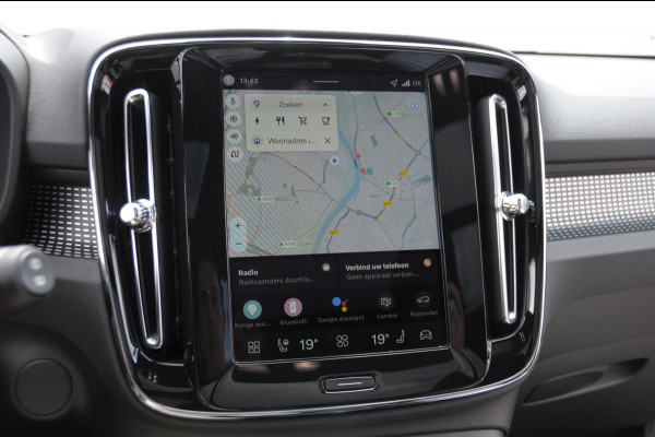 Volvo EX40 Single Motor Extended Range Plus Black Ed. 82 kWh / DEMO LEX / Panoramadak / Apple Carplay / Android Auto / Harman kardon audio / Adaptive cruise control / Pilot assist / Lichtmetalen velgen /