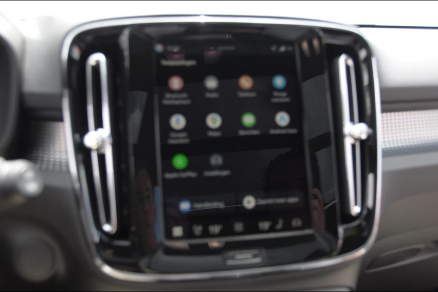 Volvo EX40 Single Motor Extended Range Plus Black Ed. 82 kWh / DEMO LEX / Panoramadak / Apple Carplay / Android Auto / Harman kardon audio / Adaptive cruise control / Pilot assist / Lichtmetalen velgen /