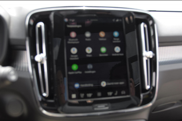 Volvo EX40 Single Motor Extended Range Plus Black Ed. 82 kWh / DEMO LEX / Panoramadak / Apple Carplay / Android Auto / Harman kardon audio / Adaptive cruise control / Pilot assist / Lichtmetalen velgen /