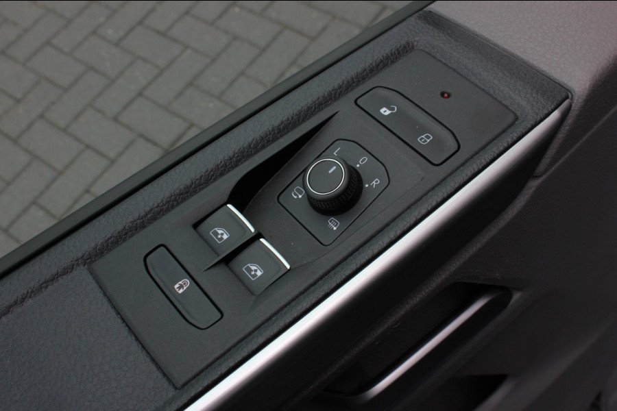 Volkswagen Transporter 2.0 TDI L2H1 150PK JB-EDITION DSG / ALCANTARE HEMEL / LEDEREN BEKLEDING / FULL / APPLE CARPLAY / NAVIGATIE