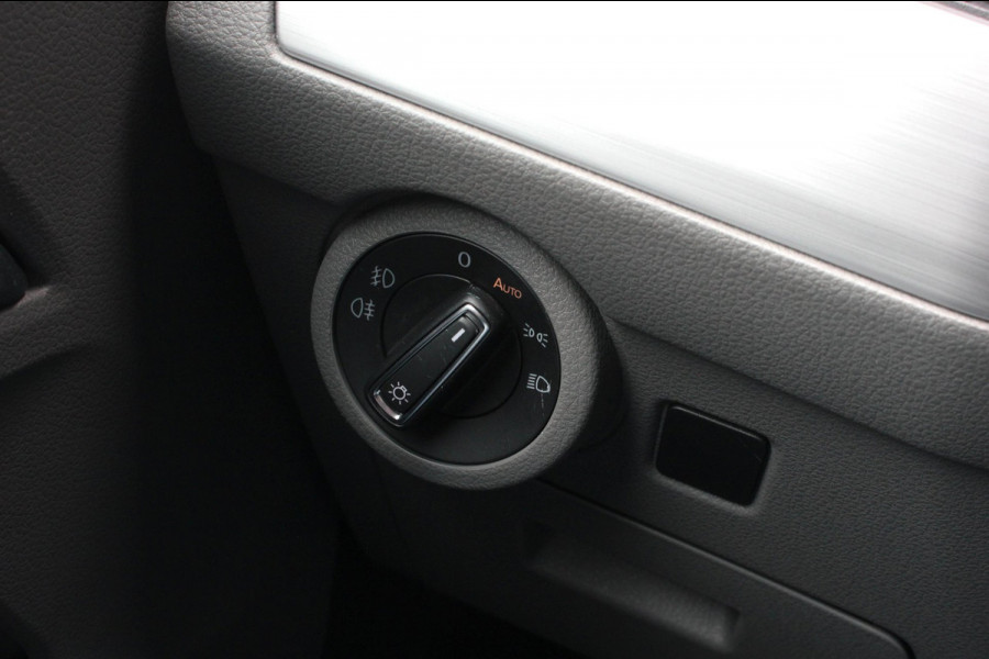 Volkswagen Transporter 2.0 TDI L2H1 150PK JB-EDITION DSG / ALCANTARE HEMEL / LEDEREN BEKLEDING / FULL / APPLE CARPLAY / NAVIGATIE