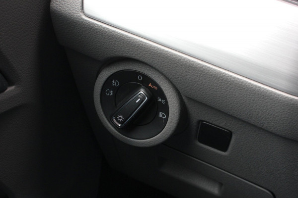 Volkswagen Transporter 2.0 TDI L2H1 150PK JB-EDITION DSG / ALCANTARE HEMEL / LEDEREN BEKLEDING / FULL / APPLE CARPLAY / NAVIGATIE