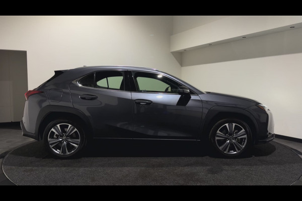 Lexus UX 300e Luxury 54 kWh | Leder interieur | Stoelen verwarmd & gekoeld | Keyless | Soh (batterijcheck) Waarde 99,0 %