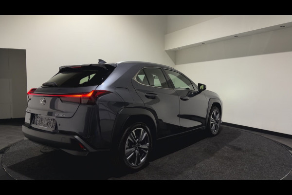 Lexus UX 300e Luxury 54 kWh | Leder interieur | Stoelen verwarmd & gekoeld | Keyless | Soh (batterijcheck) Waarde 99,0 %