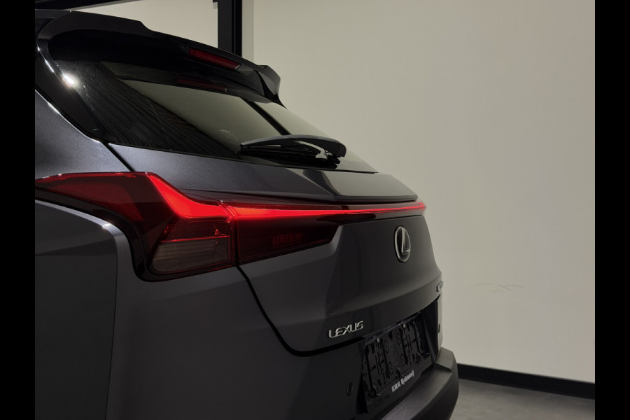 Lexus UX 300e Luxury 54 kWh | Leder interieur | Stoelen verwarmd & gekoeld | Keyless | Soh (batterijcheck) Waarde 99,0 %