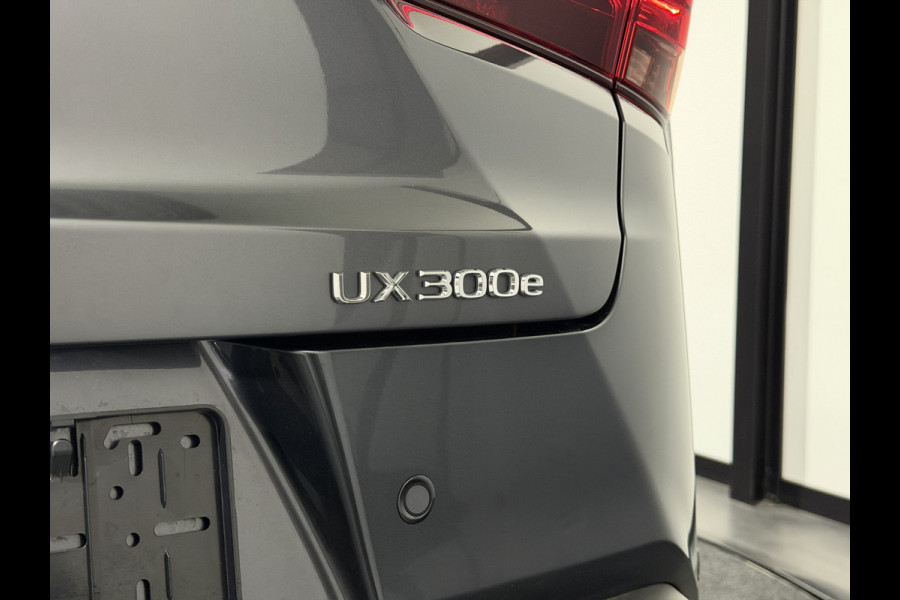 Lexus UX 300e Luxury 54 kWh | Leder interieur | Stoelen verwarmd & gekoeld | Keyless | Soh (batterijcheck) Waarde 99,0 %